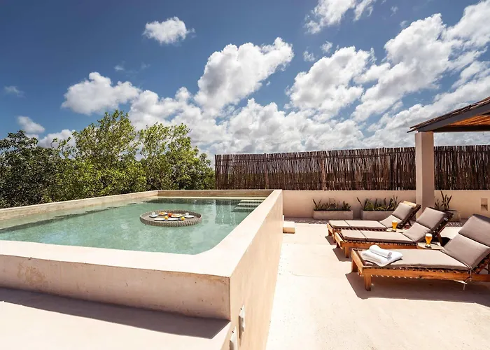 Elegant 3br Penthouse Haven With Private Rooftop Pool & Jungle Views Holiday home